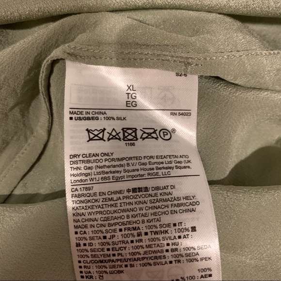 Banana Republic 100% silk button up blouse xl - Picture 5 of 8